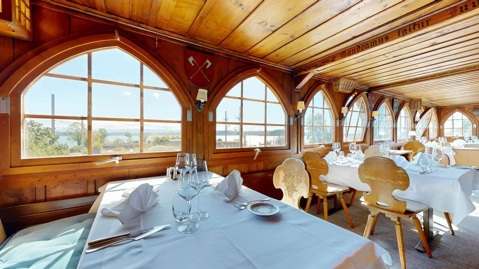 Immeuble d'habitation et restaurant à vendre à Twann