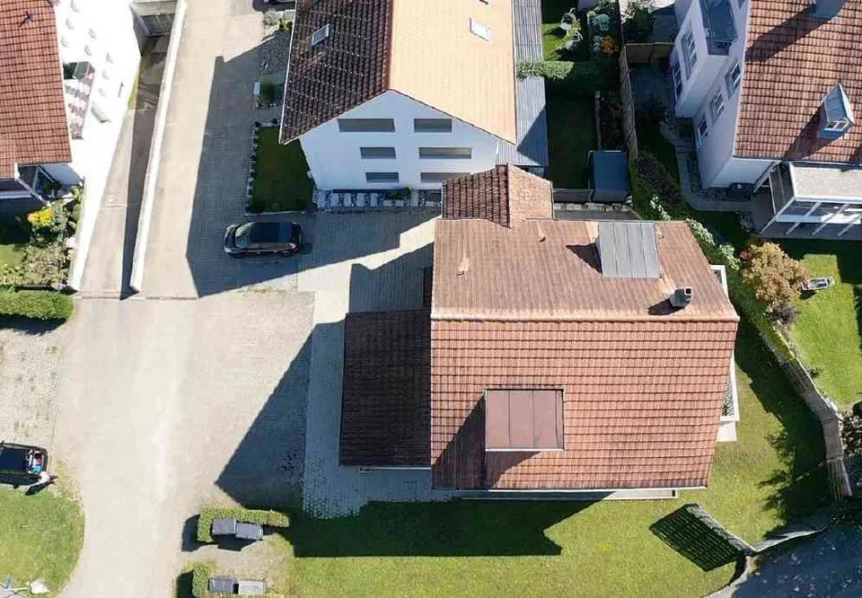 MFH mit drei Mietwohnungen, drei Carports sowie ein Bastelraum