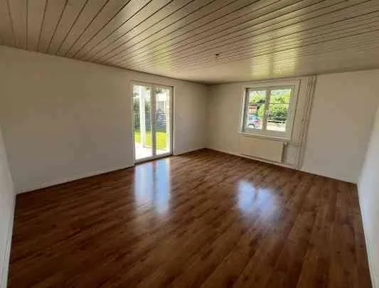 MFH mit drei Mietwohnungen, drei Carports sowie ein Bastelraum