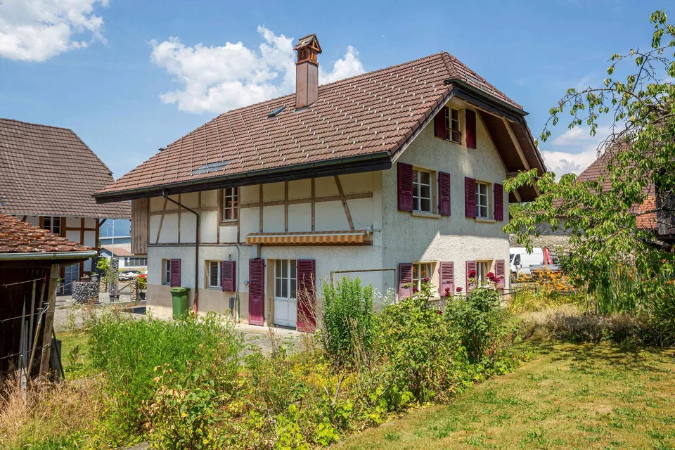 Stöckli mit 2 Wohnungen und grossem Garten