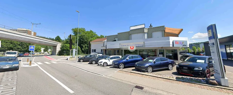 Gewerbeobjekt mit Einfamilienhaus und Wohnung