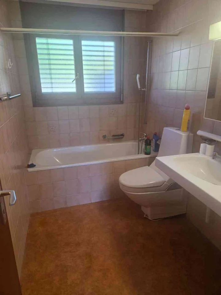 Zu verkaufen charmante 4 1/2 Zimmerwohnung mit Weitblick in Bettenhaus – Foto 8 von 14