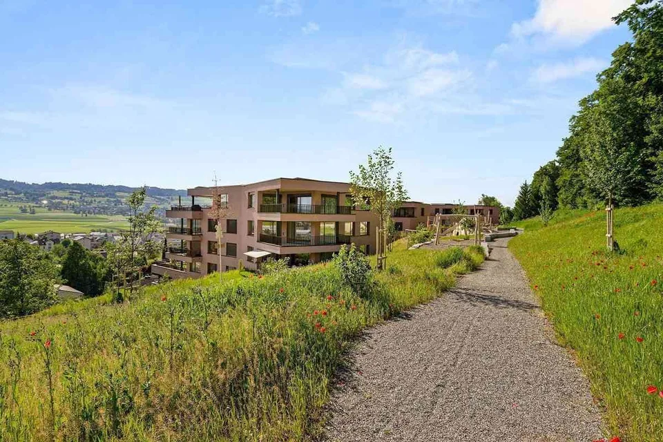 NEUBAU: Sehr grosse 2½-Zimmer-Gartenwohnung