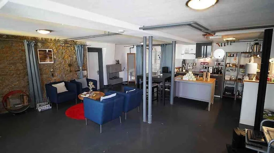 Geschäftshaus / Rendite / XXL-Wohnung - verkehrstechnisch perfekt