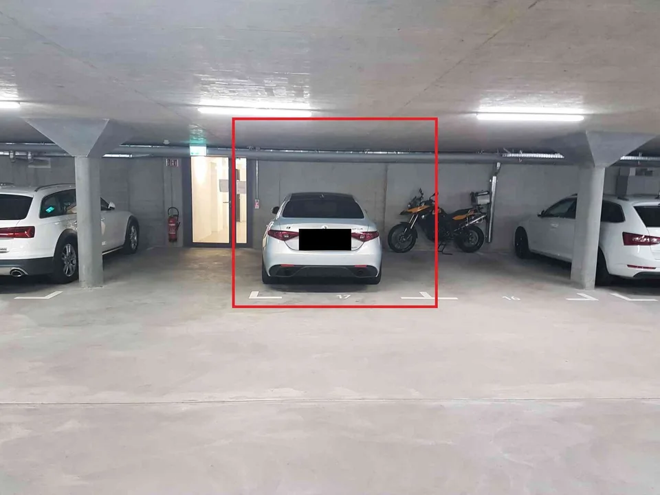 Tiefgaragenparkplatz im Zentrum von Aesch (BL)