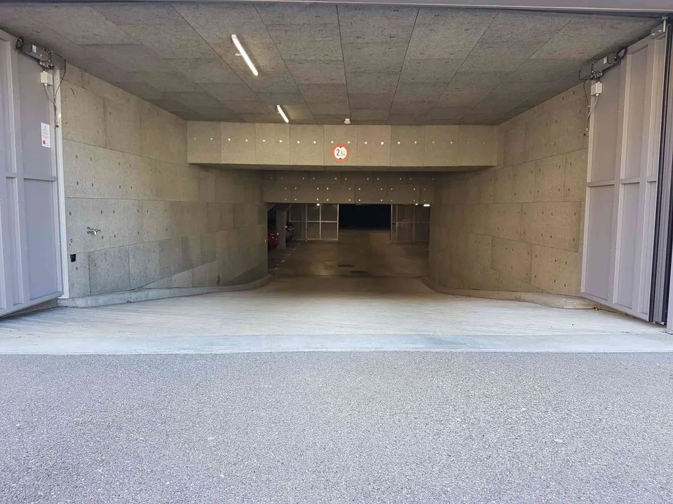 Tiefgaragenparkplatz im Zentrum von Aesch (BL)