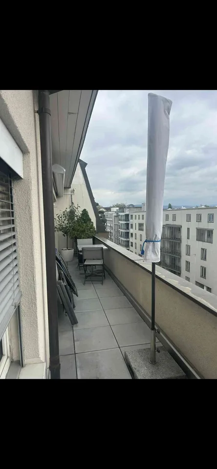 Elegante Attika-Maisonette – Stilvolles Wohnen über den Dächern