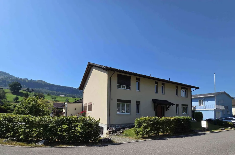 2 Haushälften mit je 5.5 Zi in ruhiger Lage in Balsthal zu verkaufen