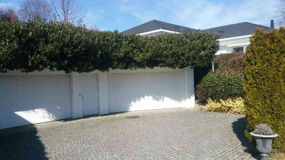 5-Zimmer Doppeleinfamilienhaus mit Garage für 4 Autos