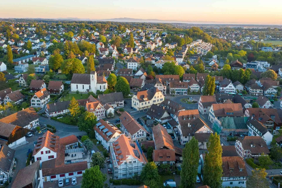 Drei neue exklusive Wohnungen mit grossem Garten