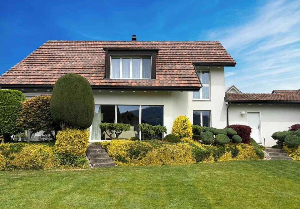 Freistehendes Einfamilienhaus mit Traumgarten, Fernsicht & Potenzial
