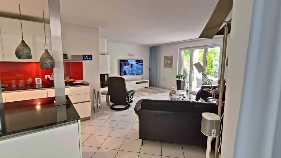 Wohnung 5.5 Zimmer, 2 Garagen Bastelraum, Kellerabteil, Waschküche