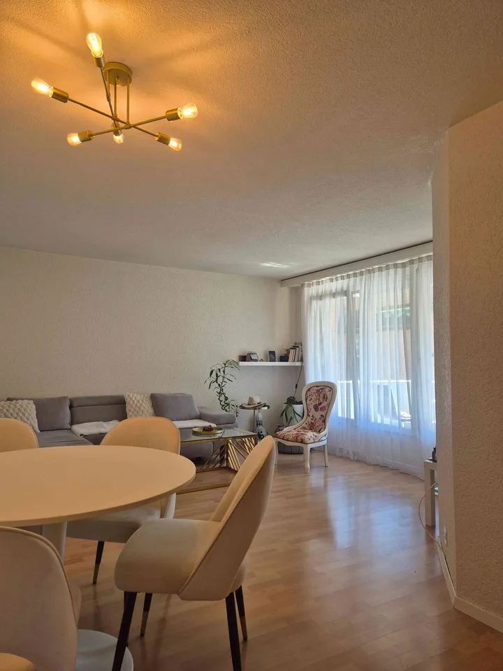 helle 2,5 Zimmerwohnung im Grünen