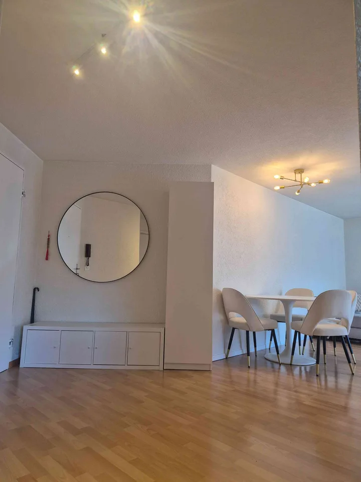 helle 2,5 Zimmerwohnung im Grünen