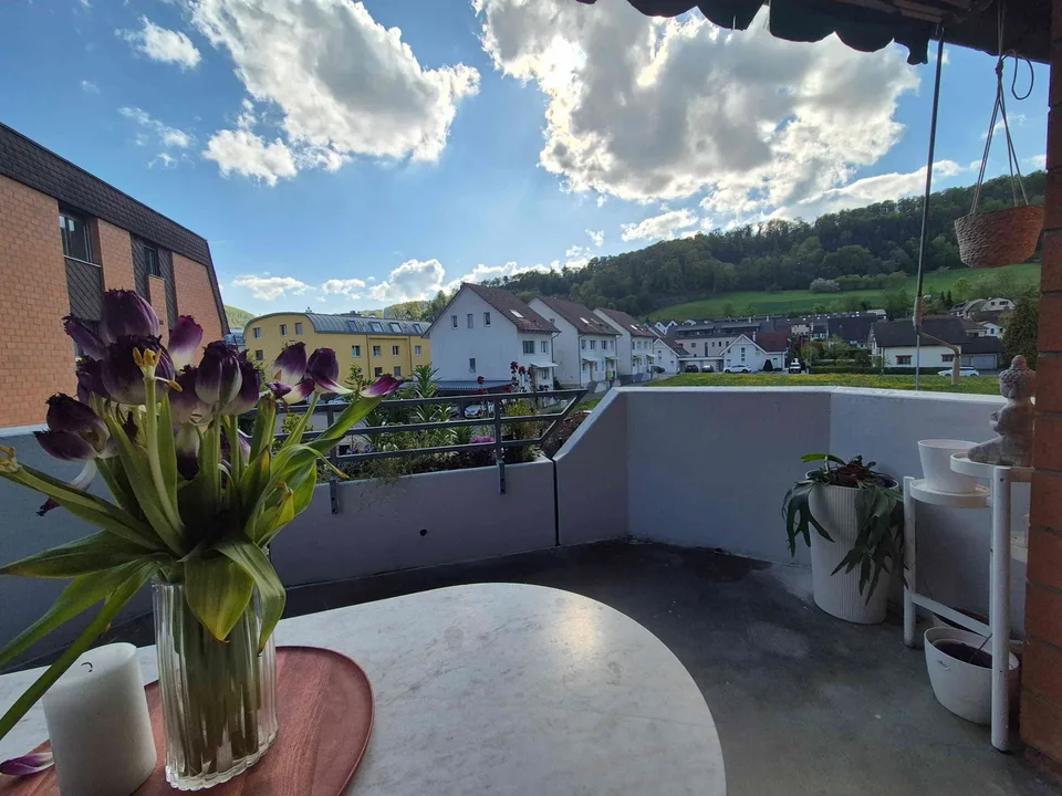 helle 2,5 Zimmerwohnung im Grünen