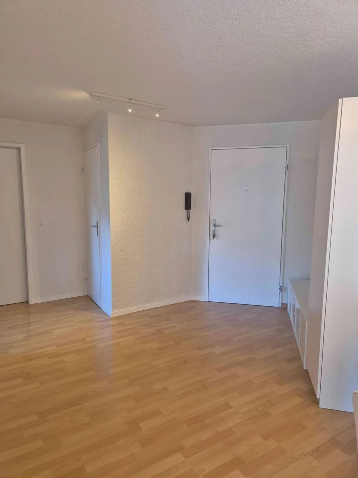 helle 2,5 Zimmerwohnung im Grünen