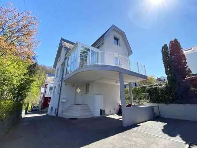 Freistehendes 5.5-Zimmer-Einfamilienhaus an ruhiger Lage in Aesch BL