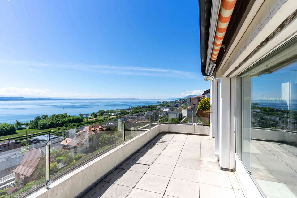 Bel attique duplex 5,5 pces avec vue panoramique à Hauterive NE