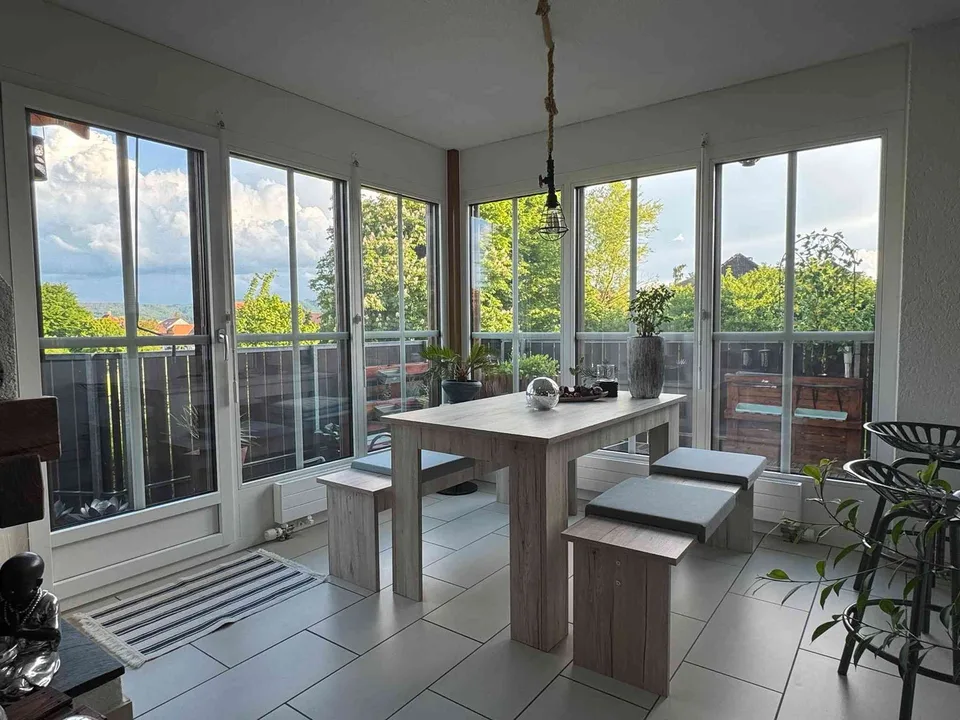 Zentral gelegene 4.5 Zimmer Wohnung mit grosszügigem Balkon