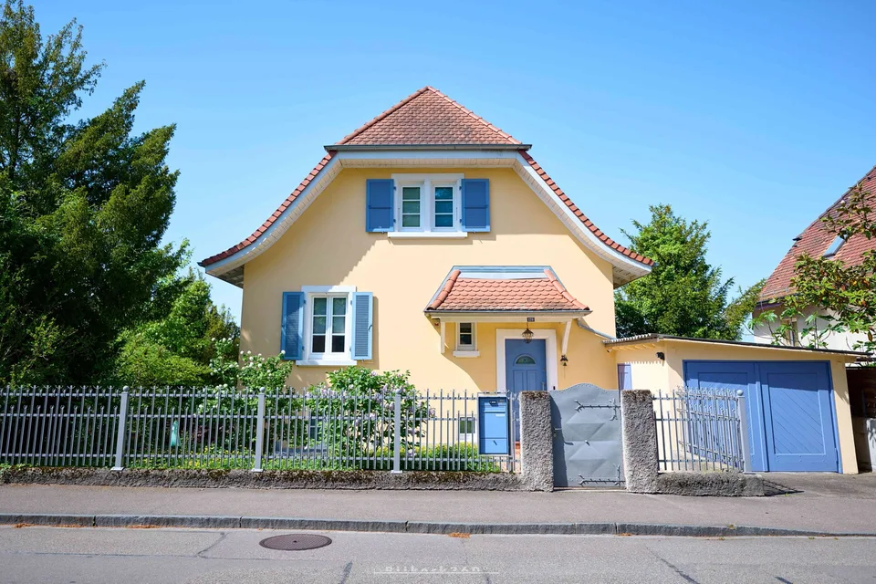 Exklusives Einfamilienhaus an sonniger und ruhiger Lage