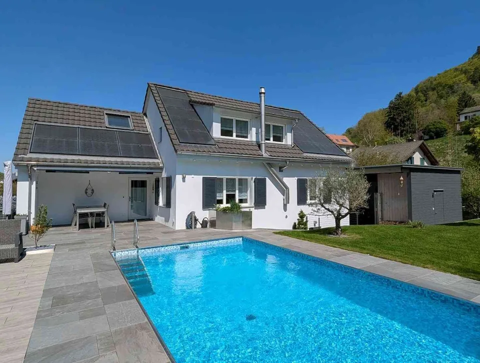 Freistehendes 6½ Einfamilienhaus mit Pool & nachhaltiger Technik