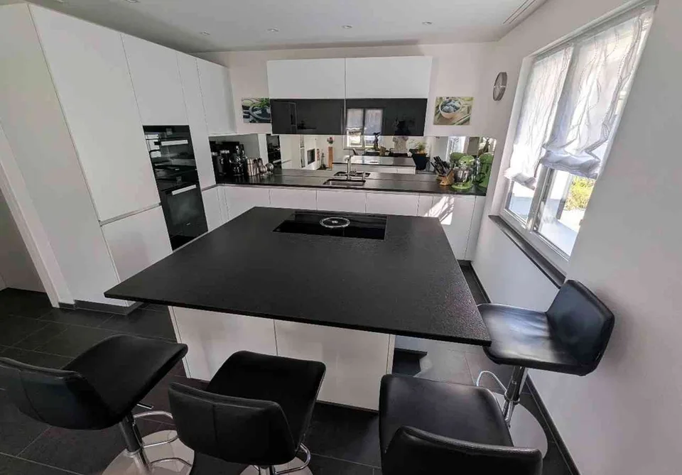 Freistehendes 6½ Einfamilienhaus mit Pool & nachhaltiger Technik