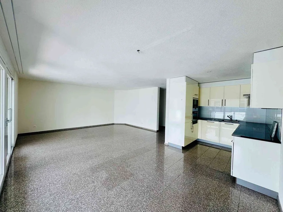 Lichtdurchflutete 4.5 Zi.-Wohnung mit gedecktem Balkon