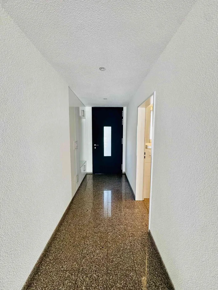 Lichtdurchflutete 4.5 Zi.-Wohnung mit gedecktem Balkon