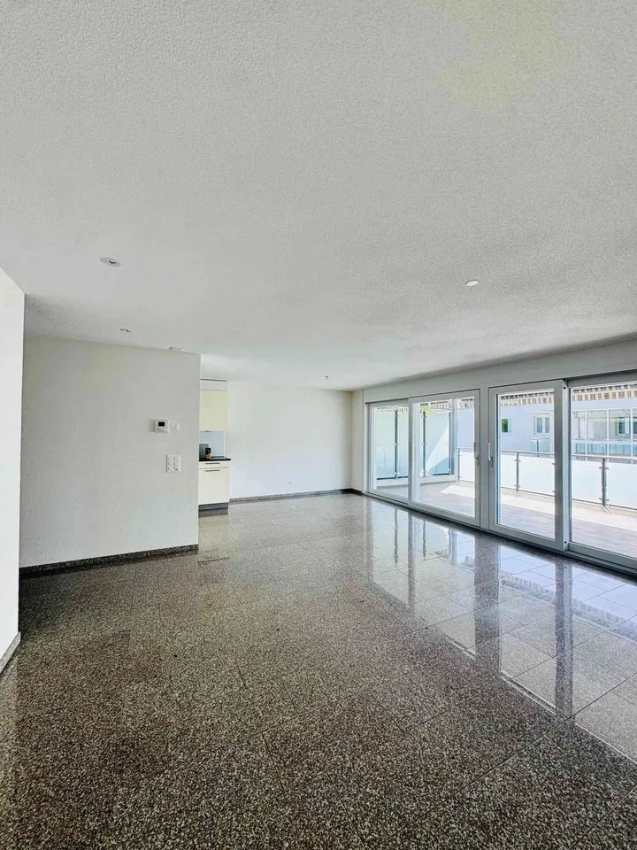 Lichtdurchflutete 4.5 Zi.-Wohnung mit gedecktem Balkon