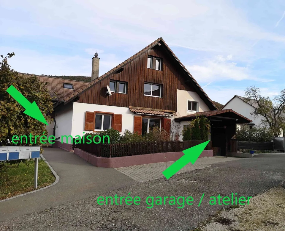 Grand duplex au centre du village, garage et atelier, libre de suite
