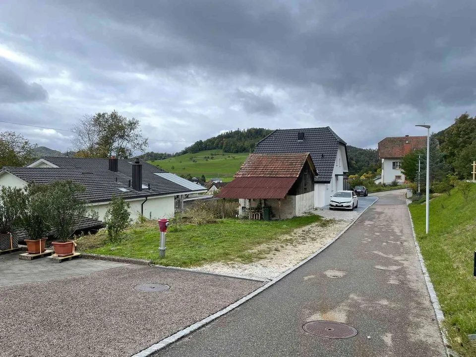 Freistehendes 6.5-Zimmer-EFH mit Bauland & bis zu 8 Parkplätzen – photo 13 sur 13