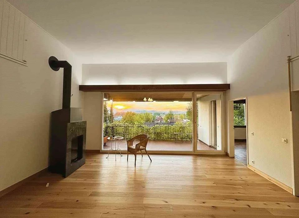 8.5-Zi-EFH mit Logenplatz für Sonnenuntergänge - Nähe ÖV und Schulen