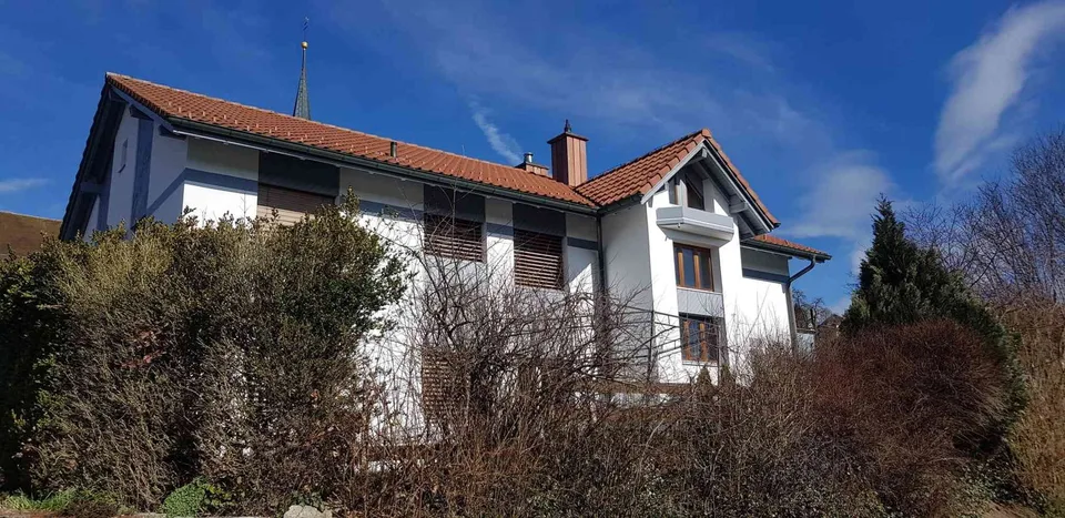 grosses gepflegtes Einfamilienhaus zentral gelegen mit viel Potenzial