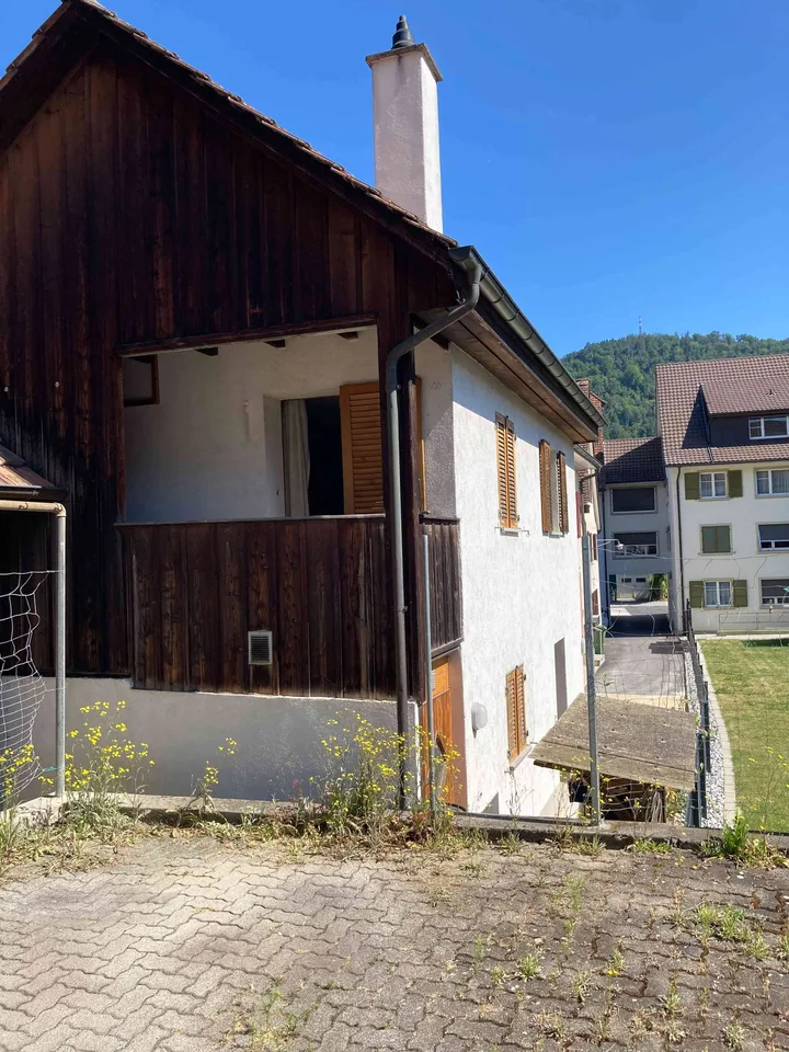 Mitten im Unterdorf von Lausen, verkaufen wir das tolle EFH