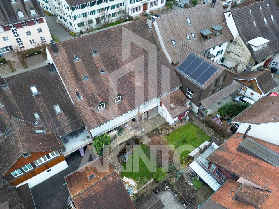 Historisches Mehrfamilienhaus mit 430 m2 Wohnfläche und Garten