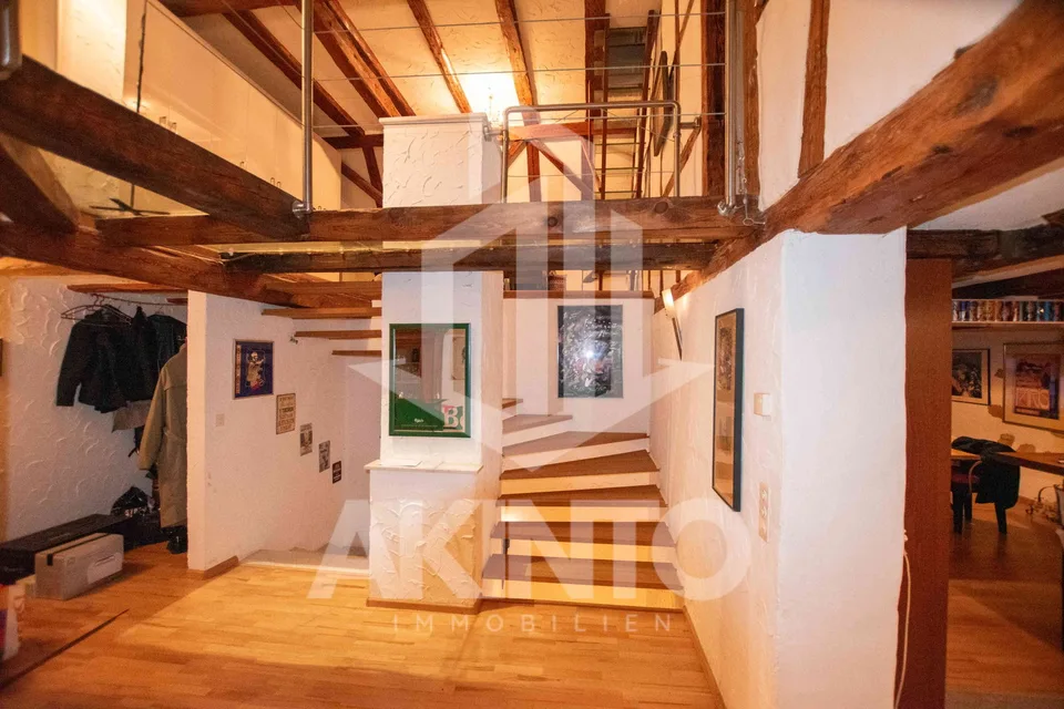 Historisches Mehrfamilienhaus mit 430 m2 Wohnfläche und Garten