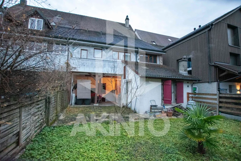 Historisches Mehrfamilienhaus mit 430 m2 Wohnfläche und Garten