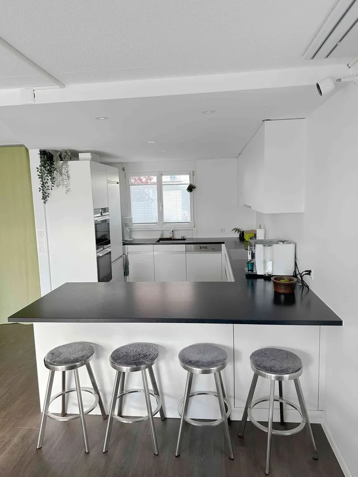 Neuwertig saniertes 5½-Zimmer-Eckhaus Biel-Benken – Ihr Familiennest