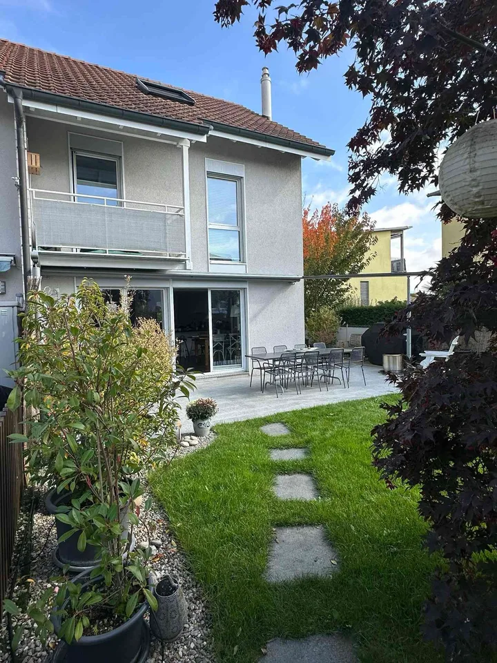 Neuwertig saniertes 5½-Zimmer-Eckhaus Biel-Benken – Ihr Familiennest