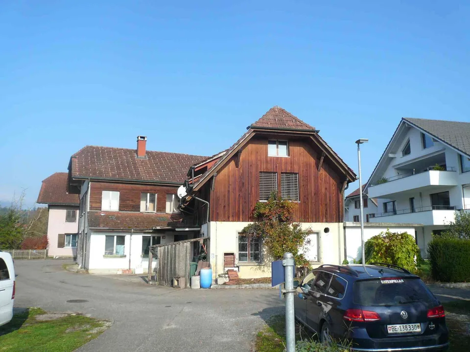 "Grosszügiges Mehrfamilienhaus mit 4 Wohnungen in Aarwangen"