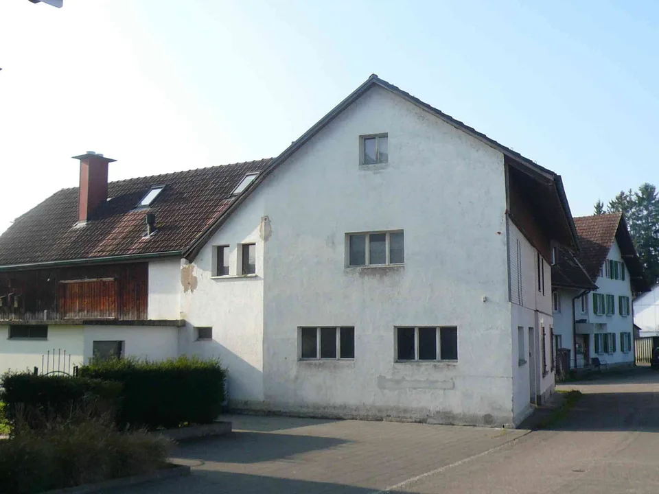 "Grosszügiges Mehrfamilienhaus mit 4 Wohnungen in Aarwangen"