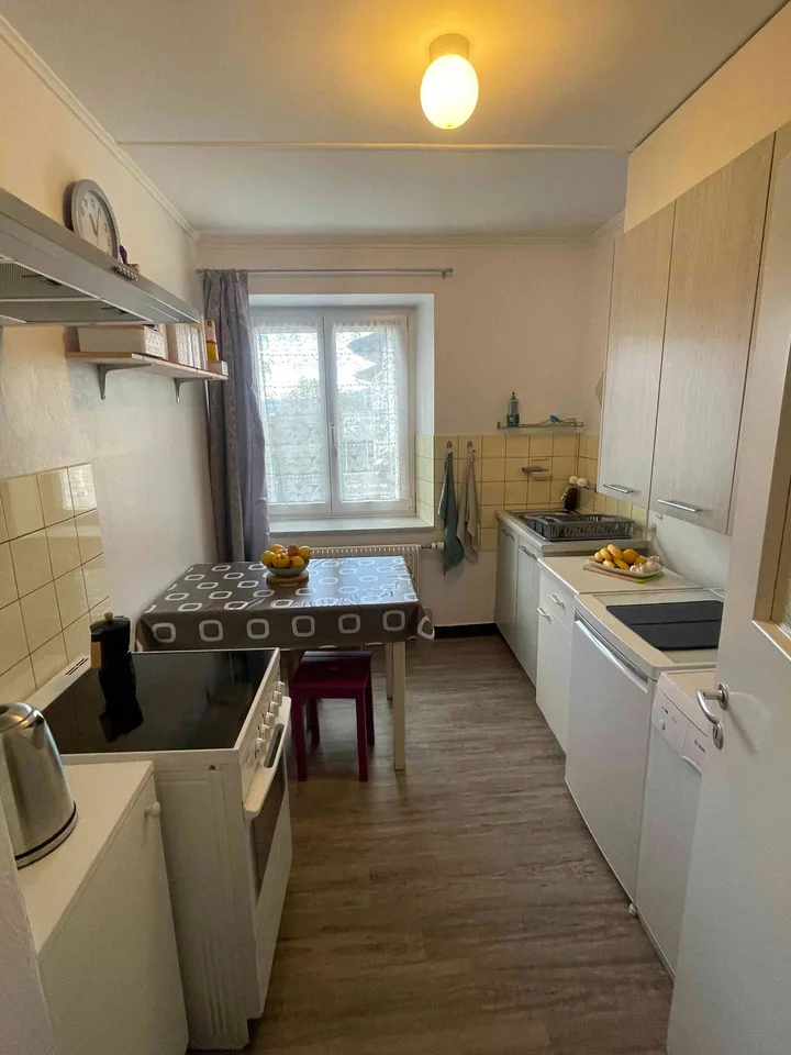 Immeuble de 3 appartements et terrain constructible à vendre à Diesse