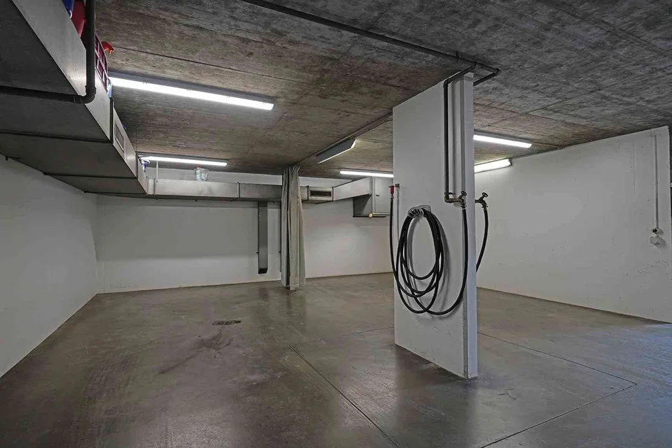Einstellhallenplatz für Personenwagen in Tiefgarage mit Autowaschplatz