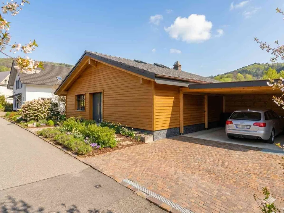 Modernes 5.5-Zimmer-Einfamilienhaus mit Aussicht, Sauna & Cheminée