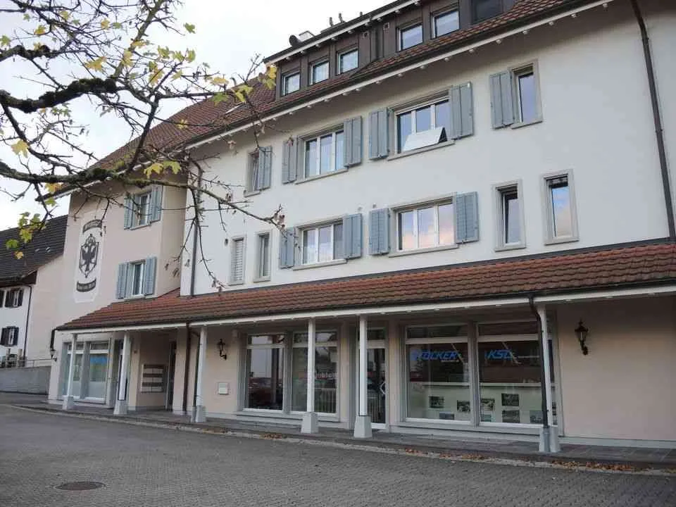 Attraktives Büro-/Ladenlokal an bester Lage mit eigenen Parkplätzen