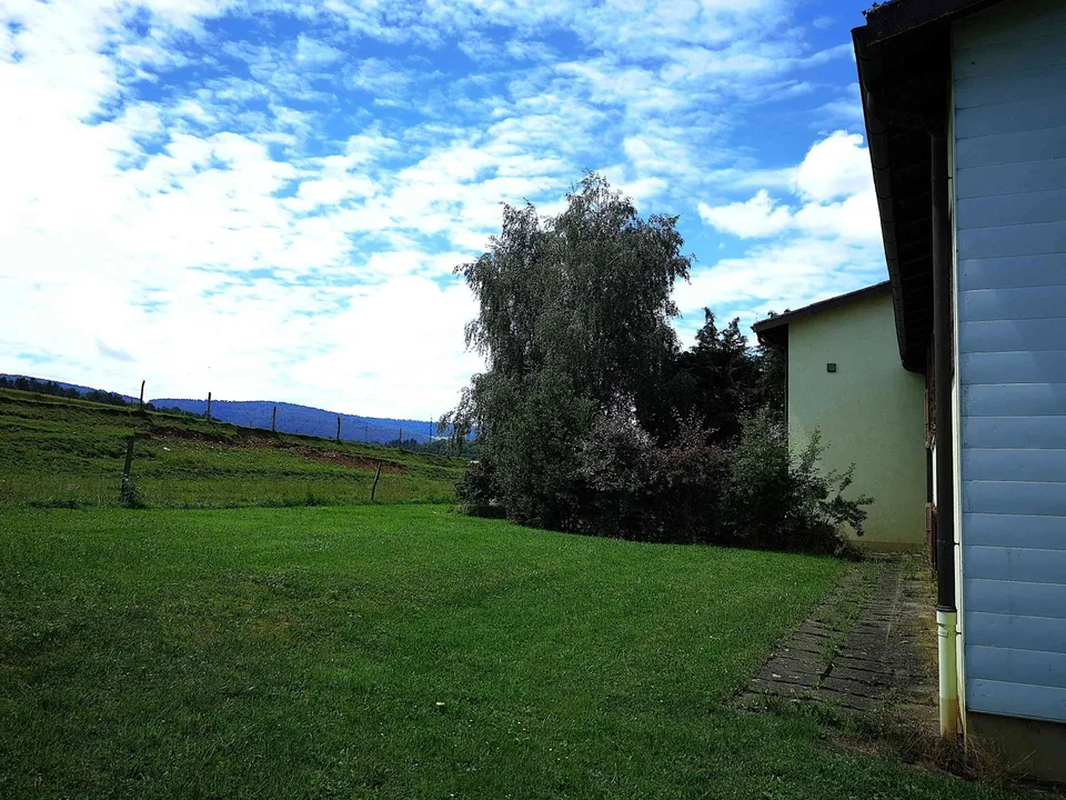 Deux maisons à rénover en partie, grand terrain, vue, libre de suite