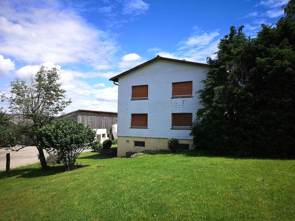 Deux maisons à rénover en partie, grand terrain, vue, libre de suite