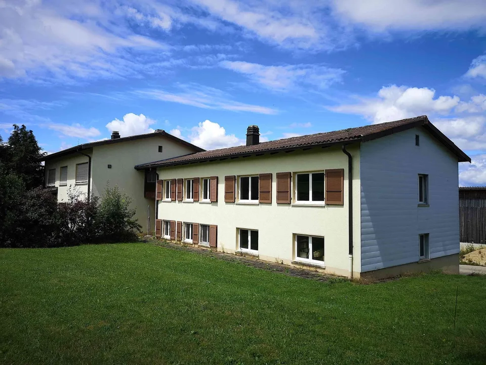 Deux maisons à rénover en partie, grand terrain, vue, libre de suite