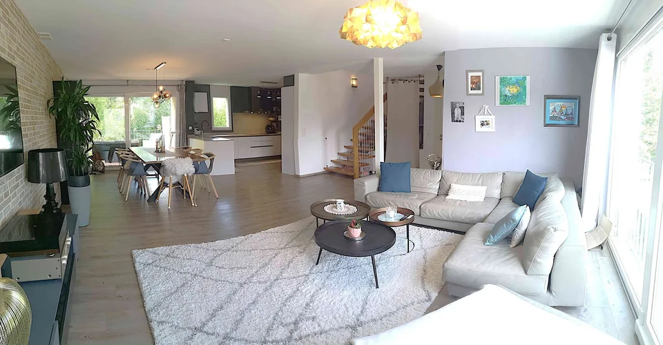 Duplex soigné de 2017 près du lac, balcon, jardin privé, 2 places parc