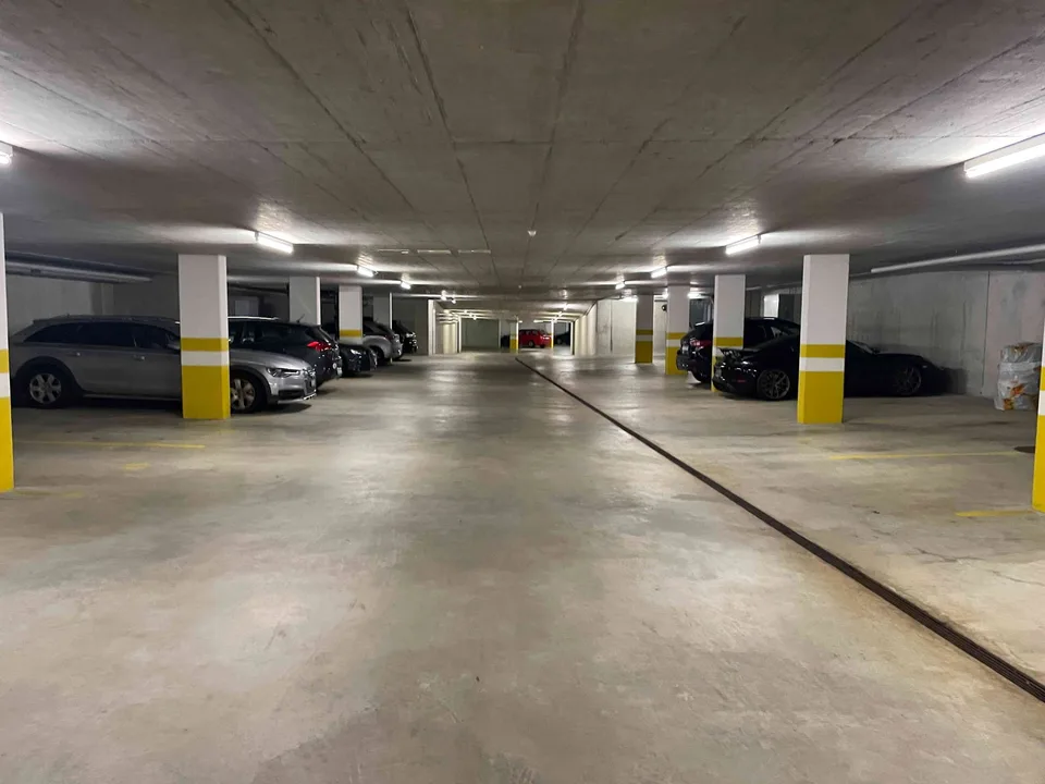 Tiefgaragenparkplatz im „Burgerpark“, Unterentfelden (mit e-Mobility)